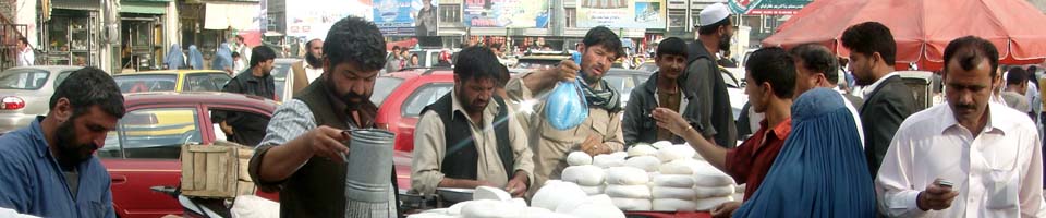 Käsehändler auf dem Bazar in Kabul